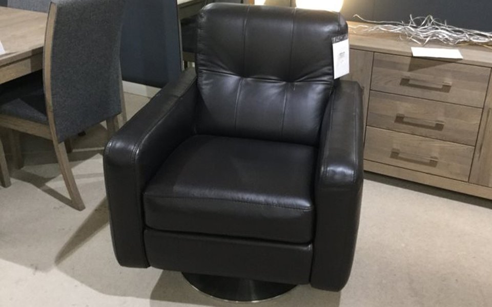 Max Divani
Morellato Swivel Armchair
Was £1,493 Now £745 Max Divani
Morellato Swivel Armchair
Was £1,493 Now £745